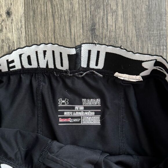 BOYS UNDER ARMOUR UNDER SHORTS SIZE LARGE - Picture 2 of 2